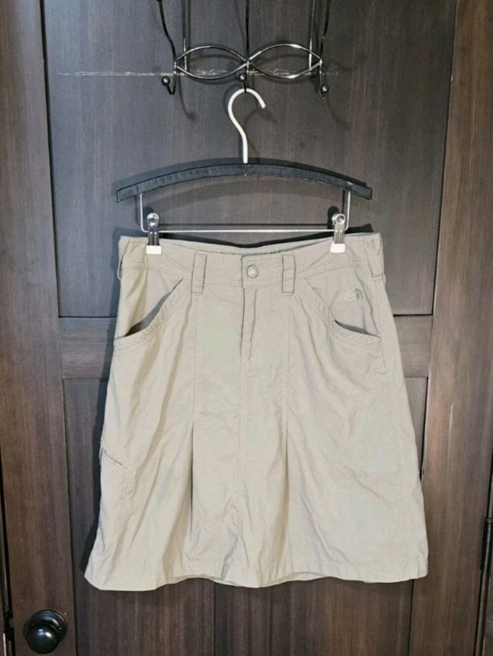 EUC Women's The North Face Beige Khaki  A-Line Knee Length Skirt Size 8 Medium